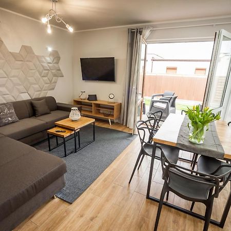 אוסטקה Apartamenty Baltyckie - Sloneczna Oaza - Parking, Taras, Ogrod, Wifi מראה חיצוני תמונה