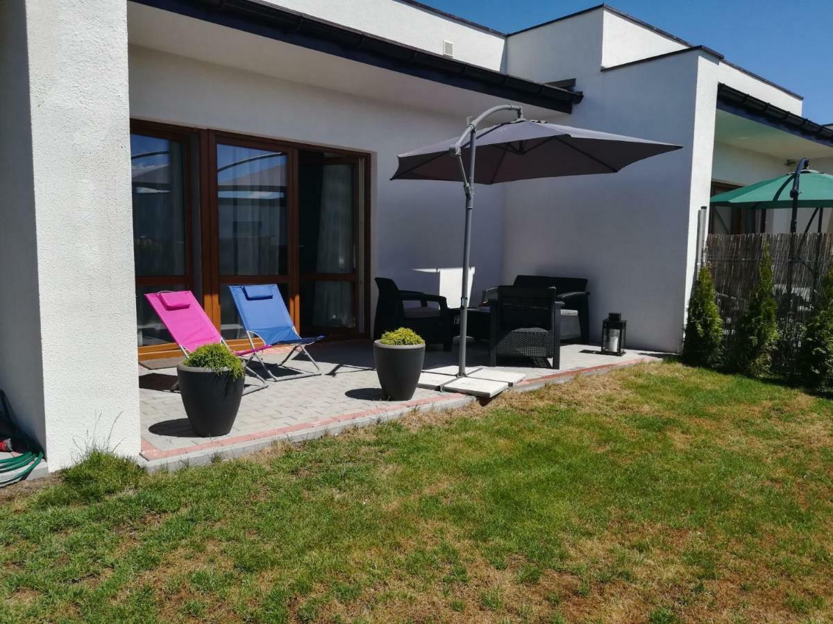 אוסטקה Apartamenty Baltyckie - Sloneczna Oaza - Parking, Taras, Ogrod, Wifi מראה חיצוני תמונה