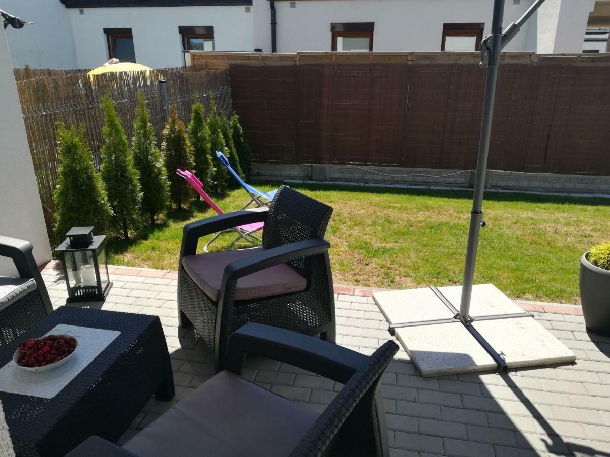 אוסטקה Apartamenty Baltyckie - Sloneczna Oaza - Parking, Taras, Ogrod, Wifi מראה חיצוני תמונה